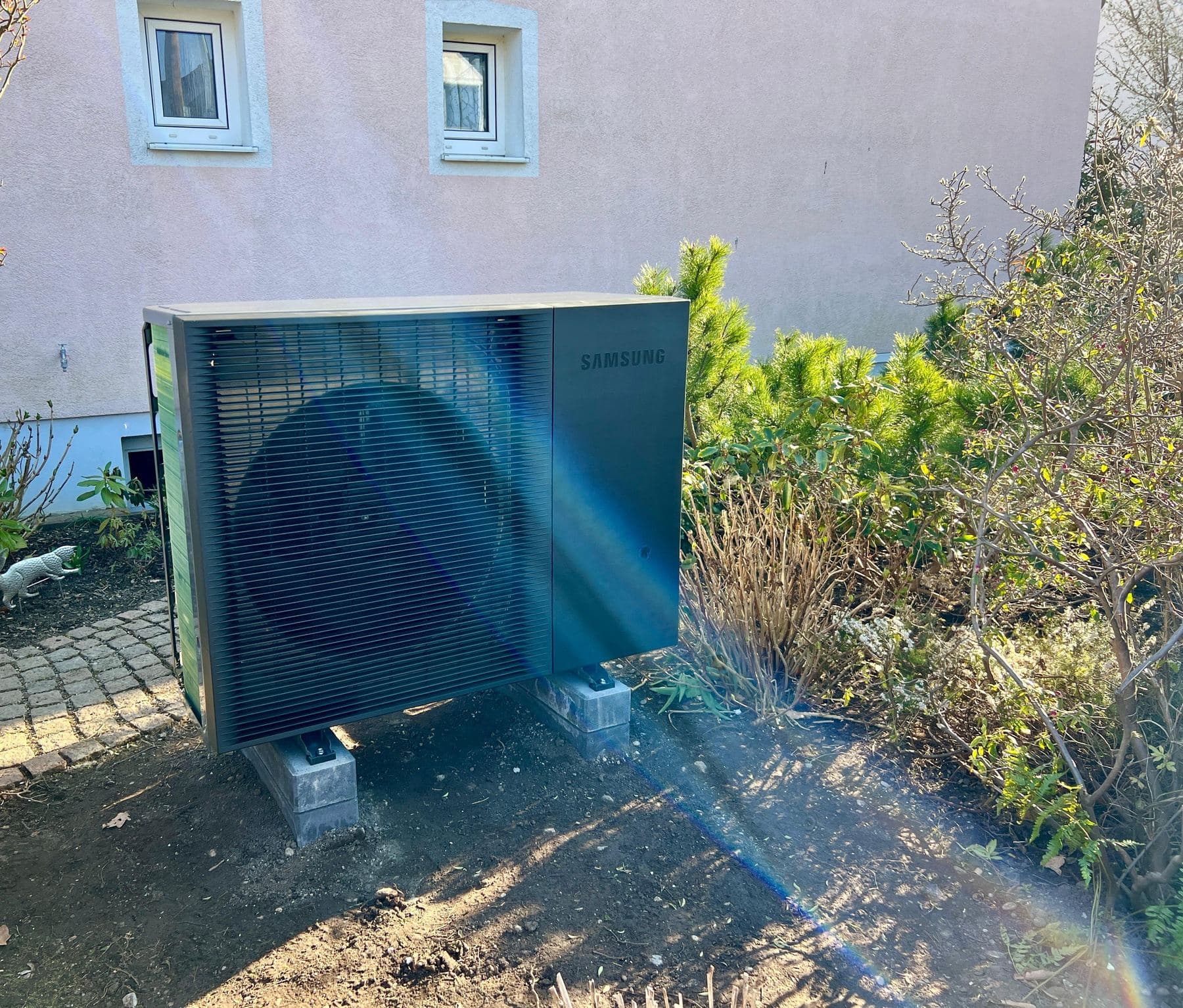 Wärmepumpe im Garten in Untermeitingen